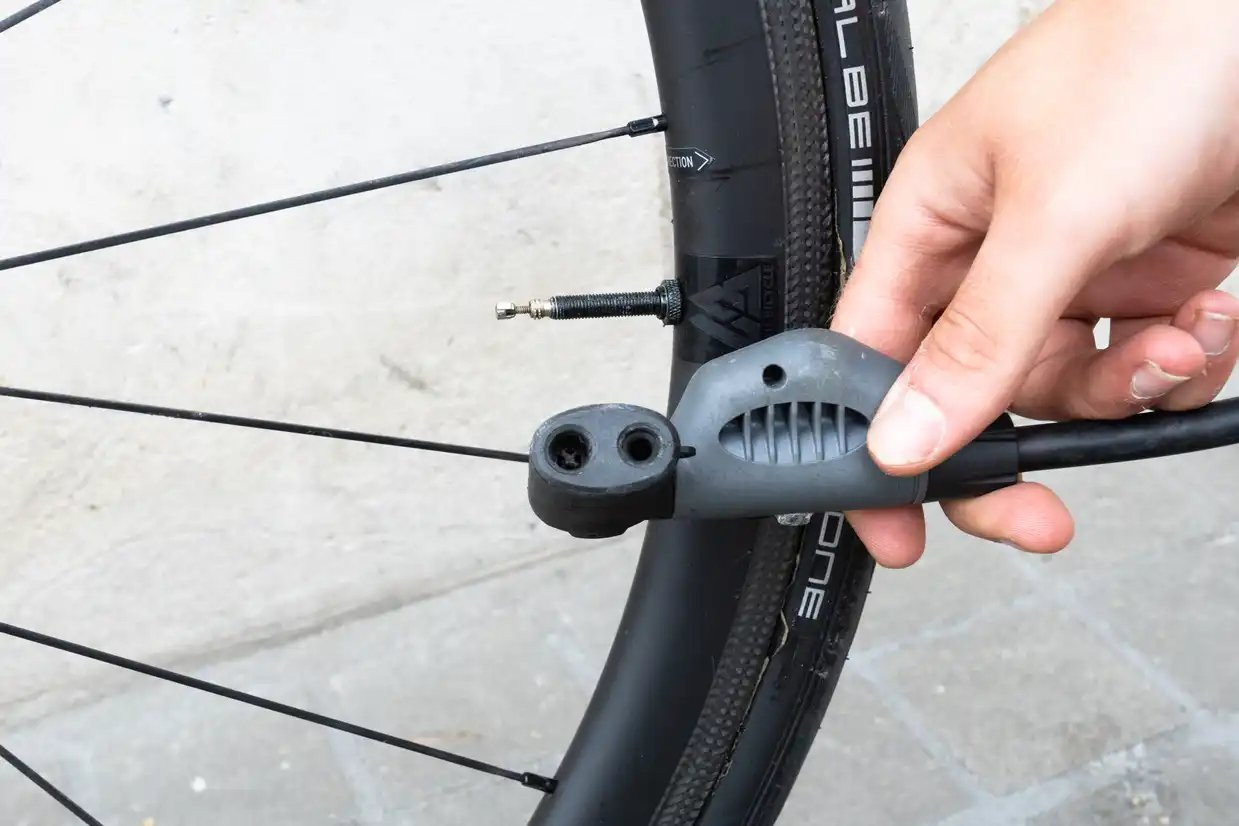 Как накачать велосипед с ниппелем